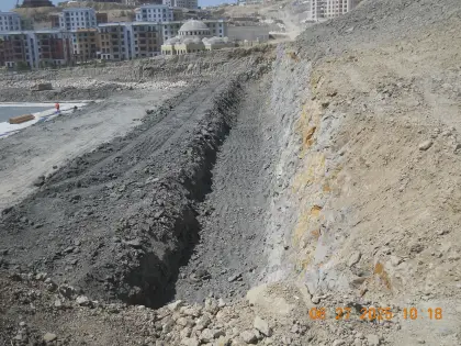 Diyarbakır Organize Sanayi Bölgesinde altyapı ve kazı dolgu firması tarafından temel kazı işlemleri eksiksiz tamamlanan taş duvar şantiye alanı