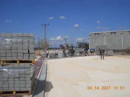 Diyarbakır Mirayol İnşaat şantiye sahasında yola kilitli parke taşları döşenmesi işçilik aşaması